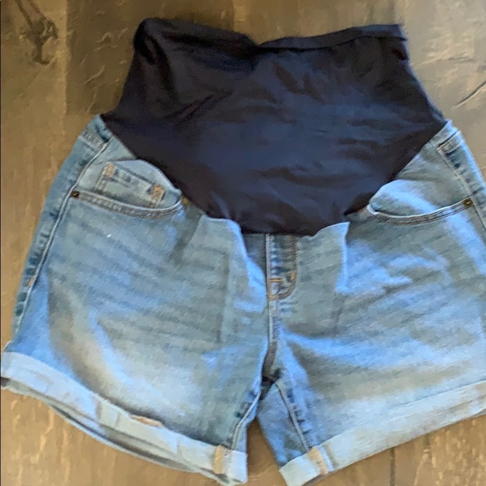 Old Navy full panel maternity shorts